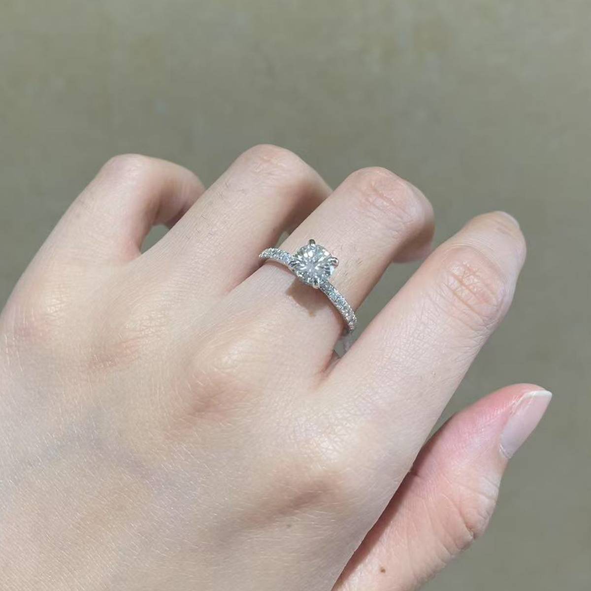 Straight arm micro inlaid four claw women's ring S925 silver plated white gold customized selection main stone Moissanite diamond 1.0ct/secondary stone high carbon diamond